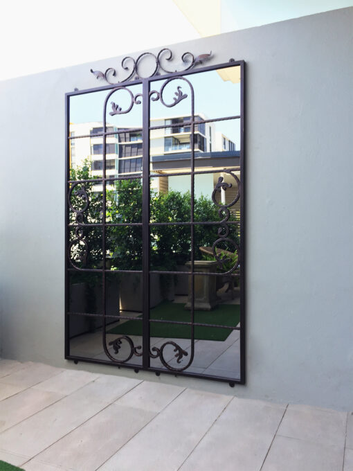 Iron mirror designed for courtyards