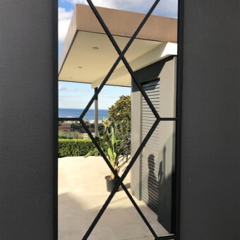 Outdoor mirror 3 diamond detail