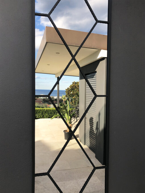 Outdoor mirror 3 diamond detail