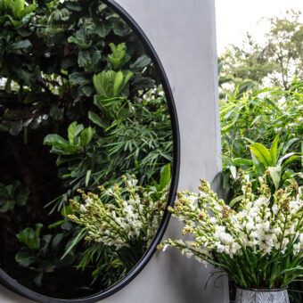 Circular mirror with vase 11