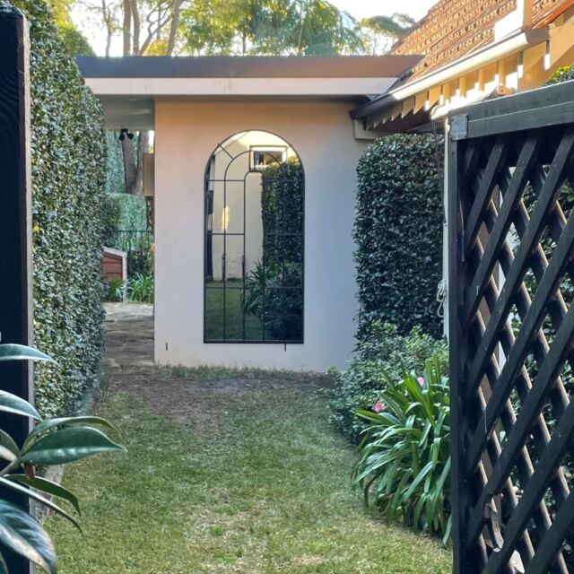 Reflections from a plain wall.
Tucked in behind the hedge are the kitcken windows, which now get a light filled garden view courtesy of our large arched top mirror.
#outdoormirrorsbyrivasdesign #outdoormirrors#outdoormirror #gardeninspiration #outdoorfurniture #backyardinspo #outdoorproject #outdoordesign #stylishaccessories #outdoorliving #outdoordesign #australiandesign #gardenaccessories #gardendesign #outdoorstyle #lovelifeoutdoors #stylishaccessories #gorgeousgarden #exteriordesign #outdoorspace #landscapearchitecture #outdoorliving #australiandesigner #landscapedesign